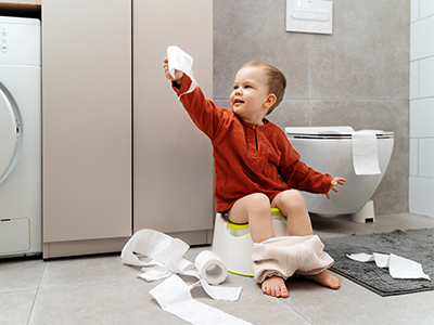 Kid on toilette image