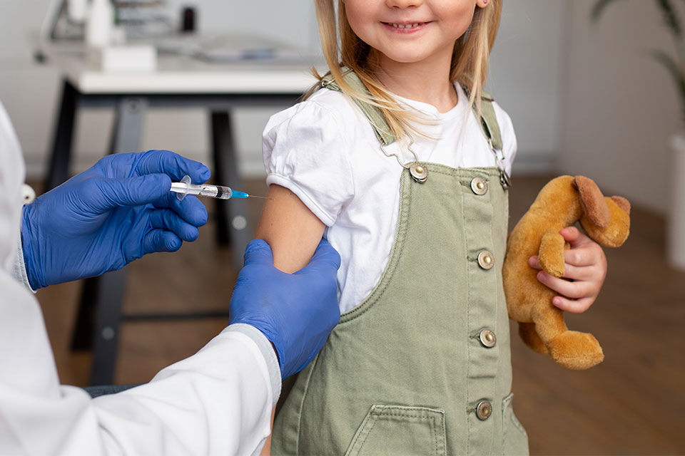 rein-et-vaccination-girl